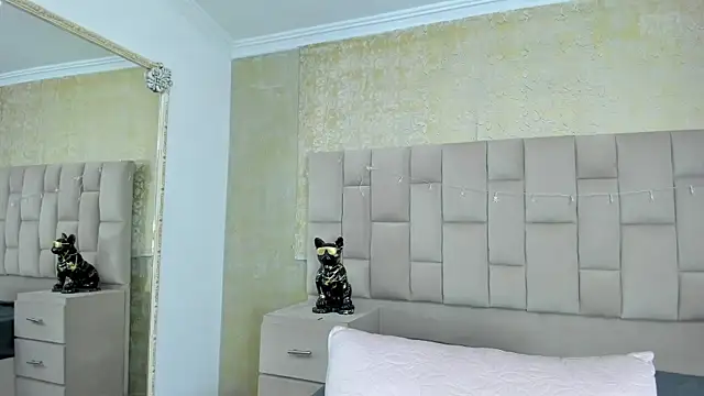 cloesummerr  online show from December 2025 12:34:02 PM