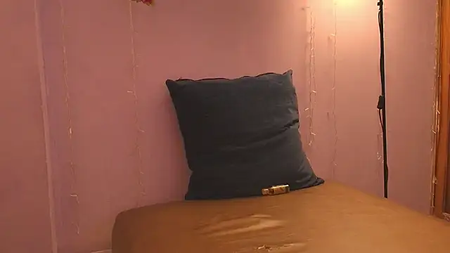 Dafne Mel online show from November 2025 12:38:01 PM