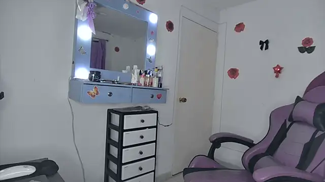 Snapshot of soffy_rosses chatting on June 2026 02:00:01 AM soffy rosses online show from June 2026 02:00:01 AM