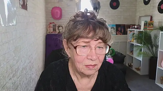 Snapshot of Betty_Brick chatting on May 2026 12:55:02 PM Betty Brick online show from May 2026 12:55:02 PM