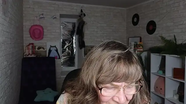 Snapshot of Betty_Brick chatting on May 2026 03:52:02 PM Betty Brick online show from May 2026 03:52:02 PM