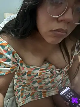 Snapshot of karysweetbeaury chatting on April 2026 07:09:02 AM karysweetbeaury online show from April 2026 07:09:02 AM