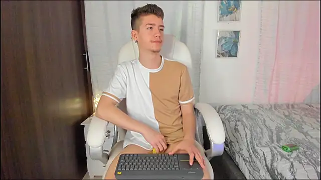 Snapshot of ThiagooJames chatting on September 2025 03:32:02 AM ThiagooJames online show from September 2025 03:32:02 AM