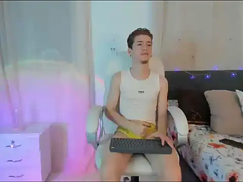 ThiagooJames online show from January 2026 01:43:01 AM