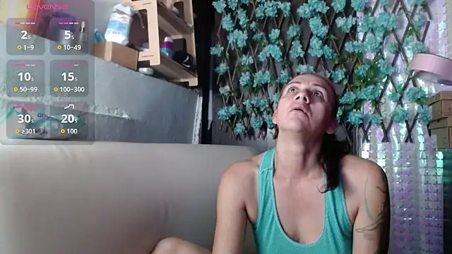 Snapshot of darling_hott chatting on April 2026 08:48:01 AM darling hott online show from April 2026 08:48:01 AM