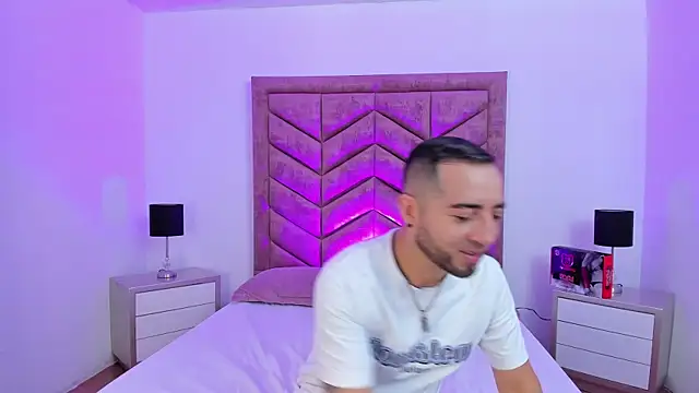 Snapshot of Lushian_ chatting on April 2026 03:46:01 PM Lushian online show from April 2026 03:46:01 PM