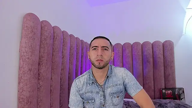 Snapshot of Lushian_ chatting on April 2026 03:56:01 PM Lushian online show from April 2026 03:56:01 PM