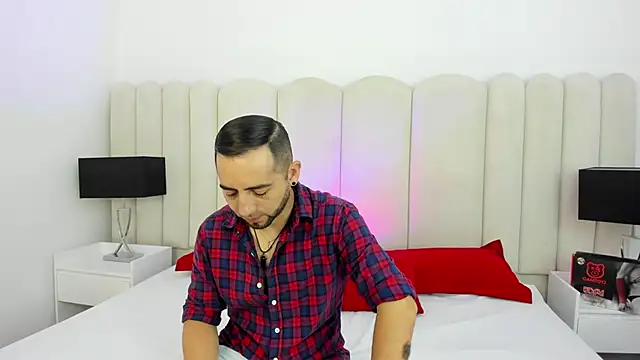 Snapshot of Lushian_ chatting on April 2026 03:38:02 PM Lushian online show from April 2026 03:38:02 PM