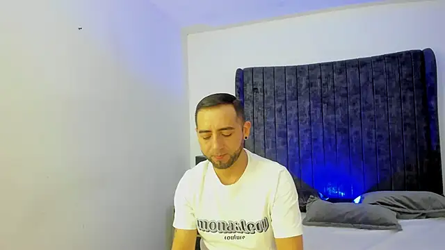 Snapshot of Lushian_ chatting on June 2026 05:23:01 PM Lushian online show from June 2026 05:23:01 PM