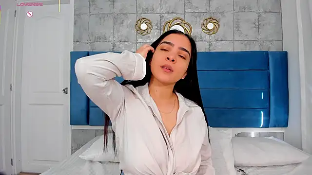 Snapshot of KamilaBetancourt chatting on May 2026 01:29:02 PM KamilaBetancourt online show from May 2026 01:29:02 PM