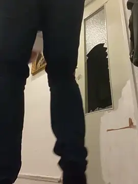 Snapshot of OfferedTearing chatting on September 2025 10:31:02 PM OfferedTearing online show from September 2025 10:31:02 PM