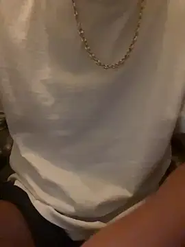 Snapshot of OfferedTearing chatting on November 2025 04:25:01 AM OfferedTearing online show from November 2025 04:25:01 AM