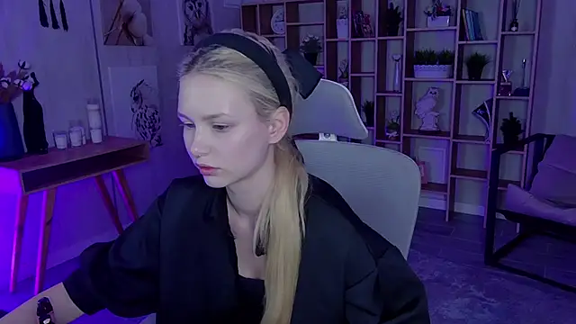 AvaDaviis online show from September 2025 10:49:02 AM