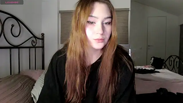 Lili Luuu online show from March 2026 10:16:01 PM