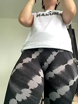 Snapshot of Megan_colsom chatting on October 2025 05:35:01 PM Megan colsom online show from October 2025 05:35:01 PM