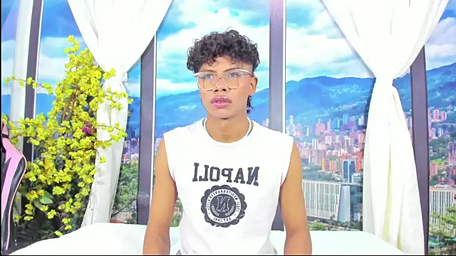 MilthonDelis online show from September 2025 04:25:02 AM