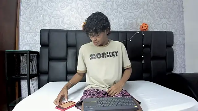 MilthonDelis online show from October 2025 11:39:01 PM