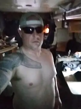 Snapshot of JoeyUhOh chatting on November 2025 03:29:02 AM JoeyUhOh online show from November 2025 03:29:02 AM