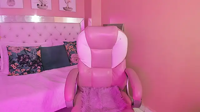 Emilybeltons online show from February 2026 07:10:01 PM