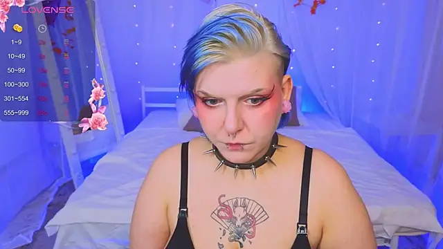 bluelunaray online show from September 2025 11:02:01 AM