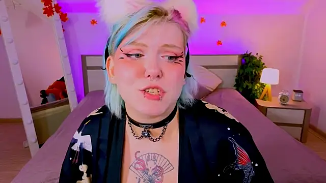 bluelunaray online show from October 2025 09:52:01 AM