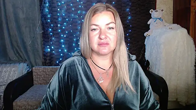 Snapshot of NikaSkylink chatting on September 2025 07:03:02 PM NikaSkylink online show from September 2025 07:03:02 PM