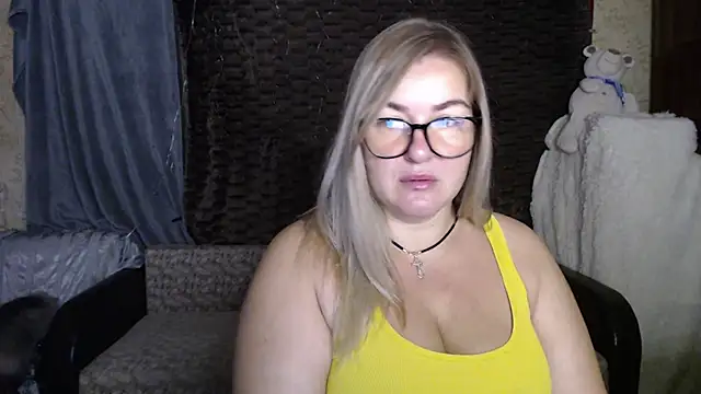 NikaSkylink online show from October 2025 03:20:02 AM