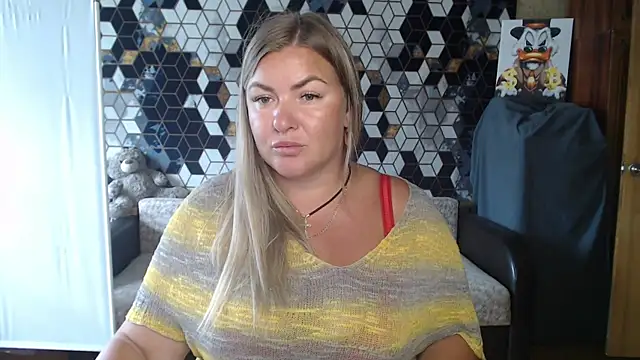 Snapshot of NikaSkylink chatting on June 2026 10:15:01 AM NikaSkylink online show from June 2026 10:15:01 AM
