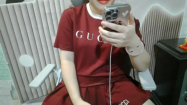 Emachiii online show from September 2025 12:11:01 AM