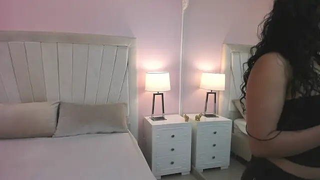Snapshot of LittleeStar chatting on September 2025 03:44:01 AM LittleeStar online show from September 2025 03:44:01 AM