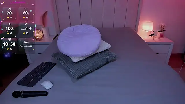 Snapshot of cristinangelco chatting on April 2026 10:07:02 PM cristinangelco online show from April 2026 10:07:02 PM