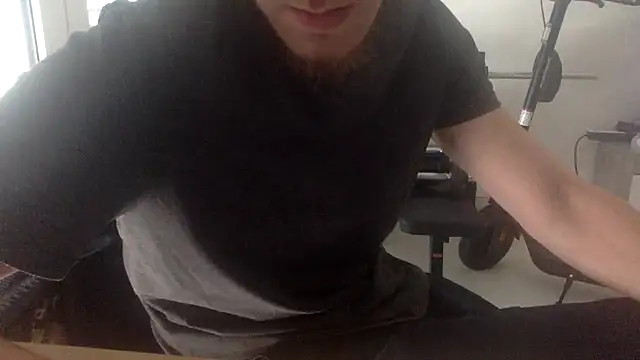 Dareeee93 online show from May 2026 12:57:02 PM