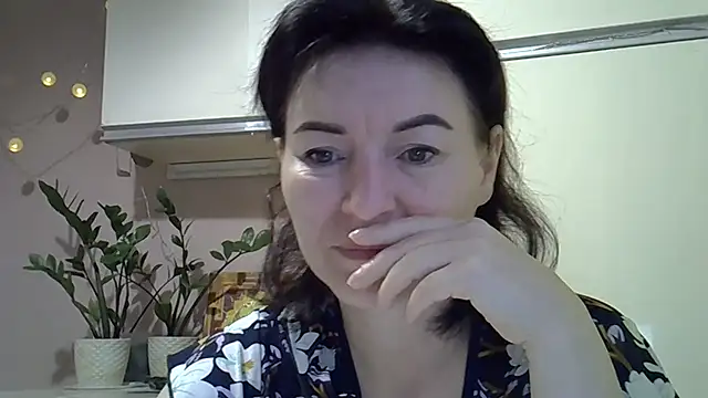 Krystal 82 online show from October 2025 04:43:01 AM