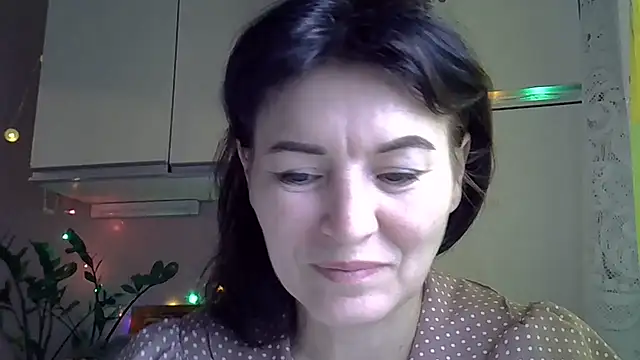 Krystal 82 online show from October 2025 07:40:02 AM