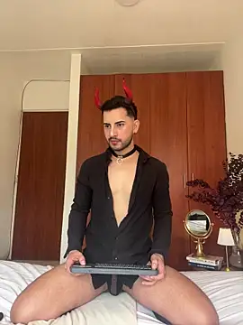 Dark beauty2 online show from October 2025 05:47:03 PM