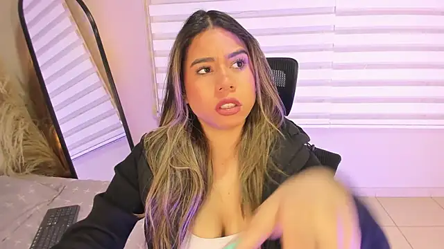 Snapshot of Rachell_criss chatting on November 2025 04:11:02 AM Rachell criss online show from November 2025 04:11:02 AM