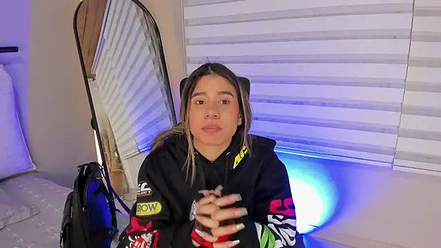 Snapshot of Rachell_criss chatting on November 2025 04:02:02 AM Rachell criss online show from November 2025 04:02:02 AM