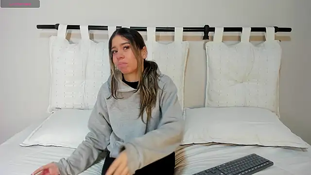 Snapshot of Rachell_criss chatting on January 2026 04:17:01 AM Rachell criss online show from January 2026 04:17:01 AM