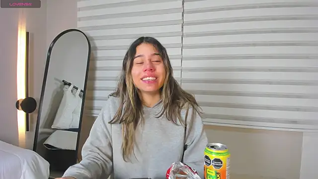 Snapshot of Rachell_criss chatting on January 2026 03:55:01 AM Rachell criss online show from January 2026 03:55:01 AM