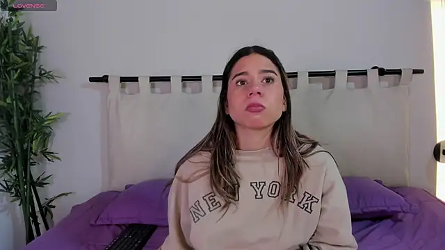 Snapshot of Rachell_criss chatting on February 2026 04:30:01 AM Rachell criss online show from February 2026 04:30:01 AM