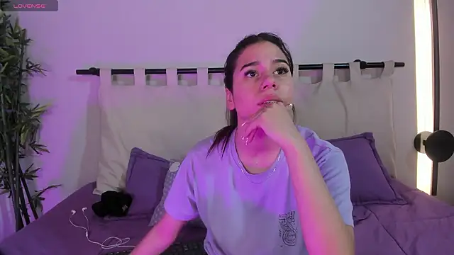 Snapshot of Rachell_criss chatting on February 2026 04:02:02 AM Rachell criss online show from February 2026 04:02:02 AM