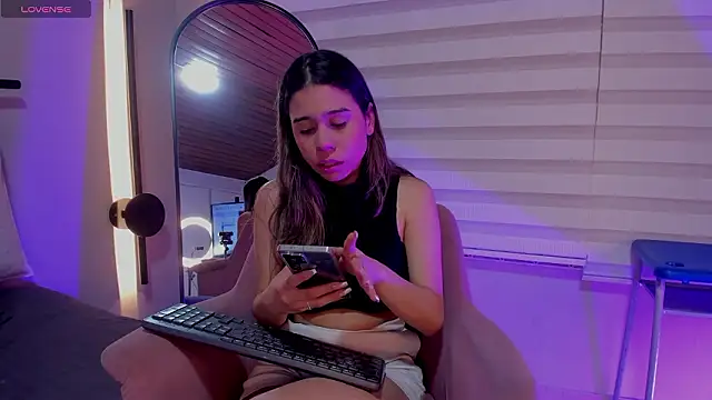 Snapshot of Rachell_criss chatting on March 2026 04:07:02 AM Rachell criss online show from March 2026 04:07:02 AM