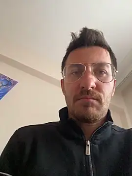 emredenizz07 online show from December 2025 06:28:01 AM