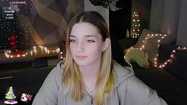 Sandy Belle online show from December 2025 07:52:01 PM