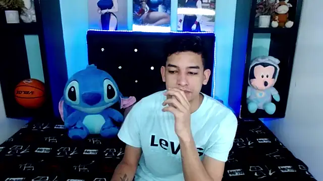 x oliver x online show from October 2025 03:59:02 AM