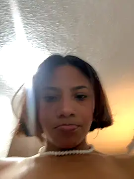 Snapshot of Nia_Desire chatting on November 2025 05:12:03 AM Nia Desire online show from November 2025 05:12:03 AM