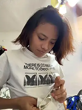 Snapshot of Nia_Desire chatting on December 2025 07:47:02 AM Nia Desire online show from December 2025 07:47:02 AM