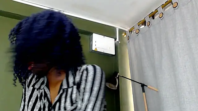 Snapshot of Evaa_18 chatting on September 2025 05:36:01 PM Evaa 18 online show from September 2025 05:36:01 PM