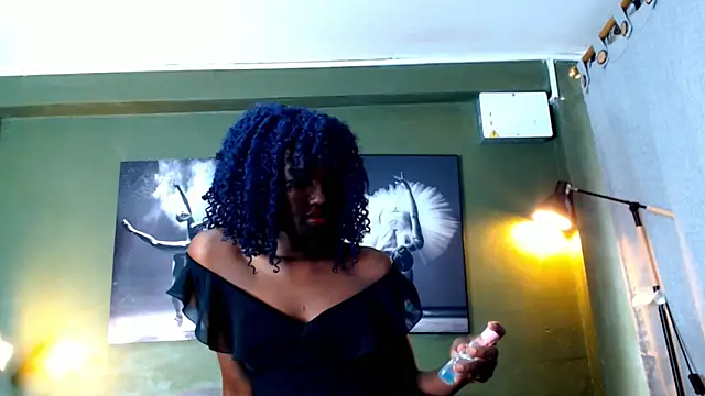 Snapshot of Evaa_18 chatting on September 2025 05:35:01 PM Evaa 18 online show from September 2025 05:35:01 PM