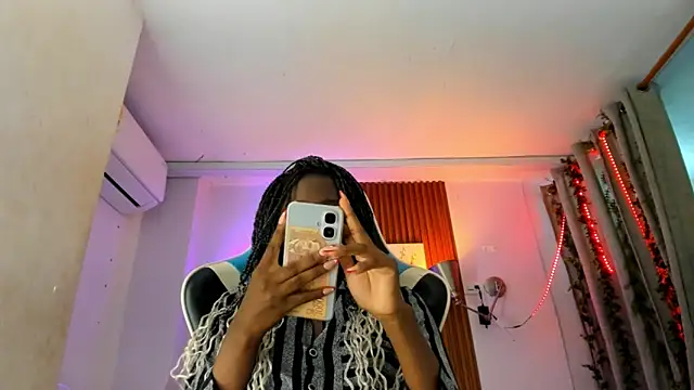 Snapshot of Evaa_18 chatting on November 2025 07:25:02 PM Evaa 18 online show from November 2025 07:25:02 PM